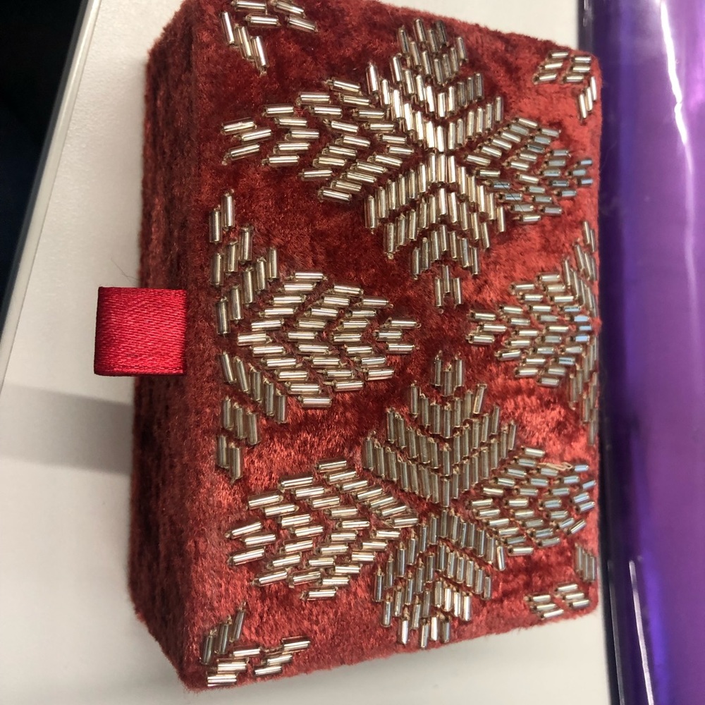 Jewelry box